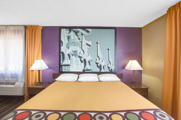 Super 8 by Wyndham Natchitoches image 14