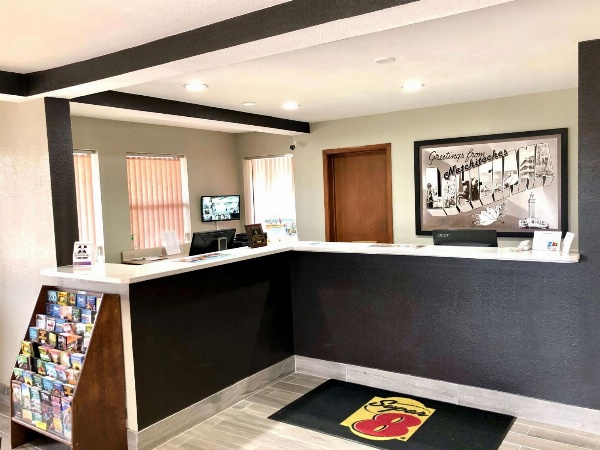 Super 8 by Wyndham Natchitoches Main image