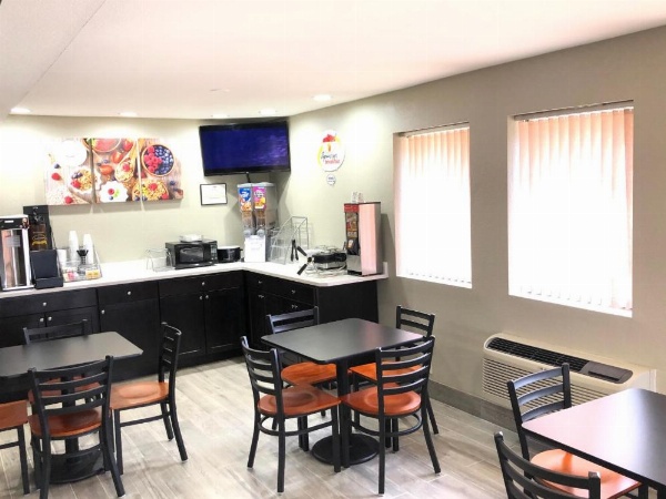 Super 8 by Wyndham Natchitoches image 22