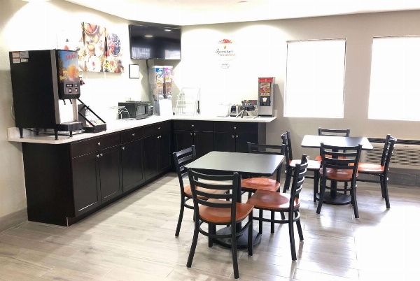 Super 8 by Wyndham Natchitoches image 4